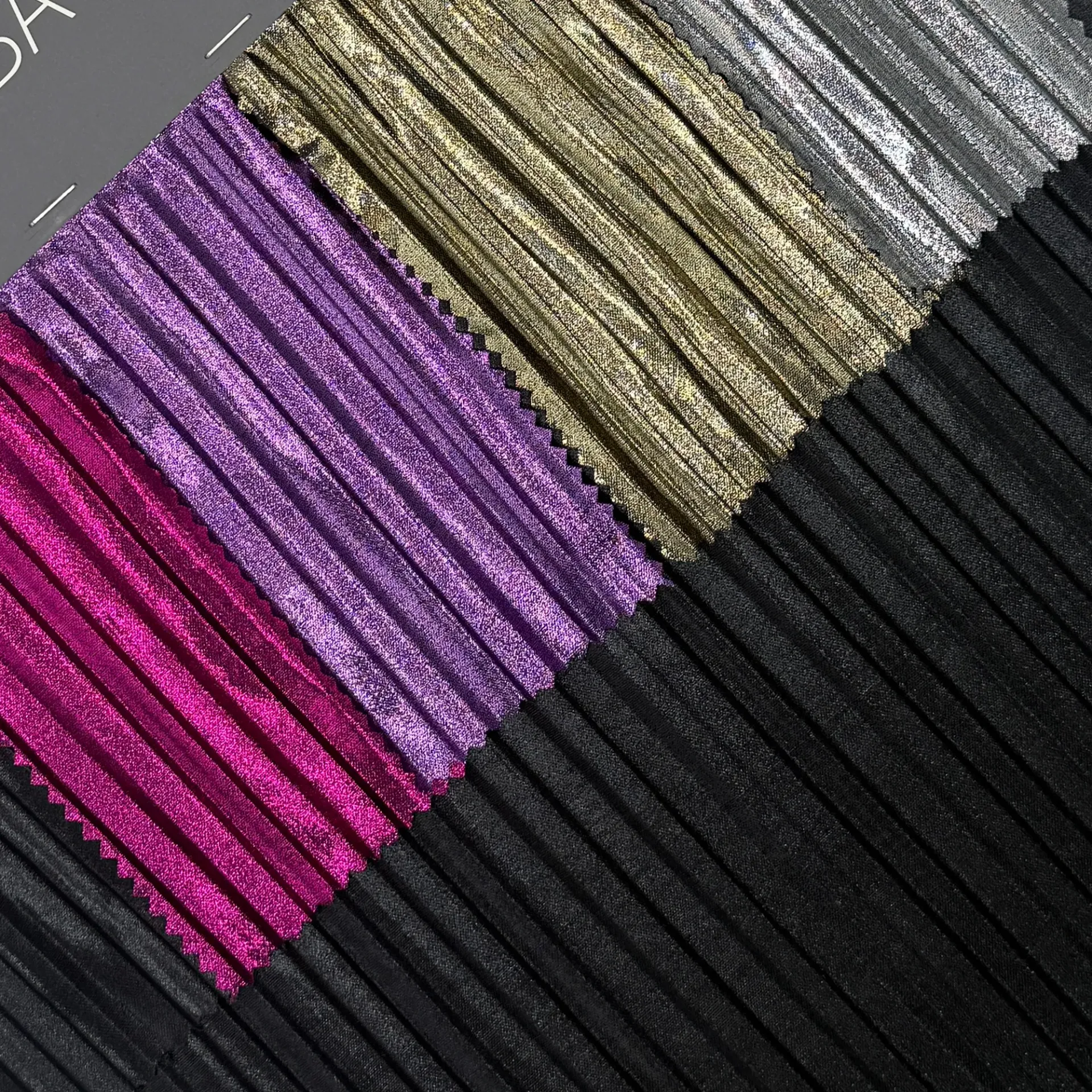 Lumiere Pleat (Black)