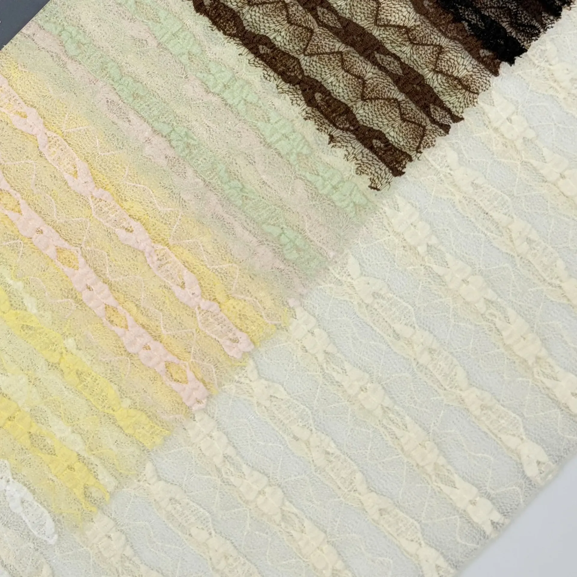 Amour Lace