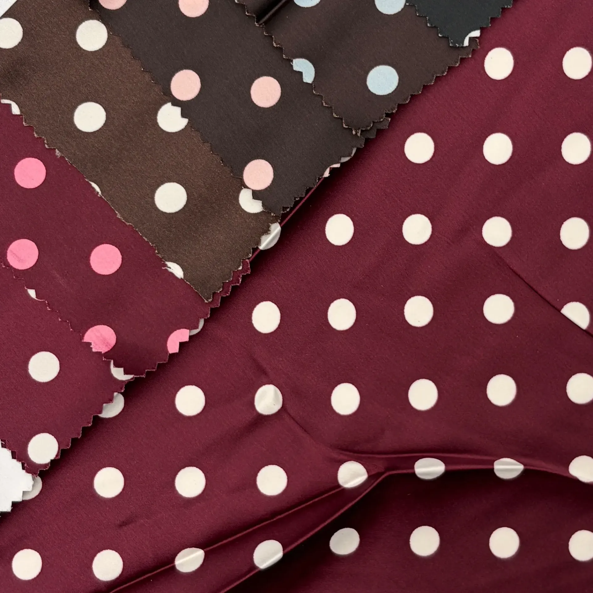 Dots Satin (Off White/Black)